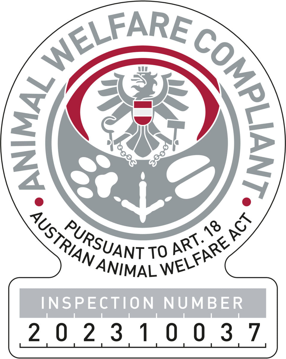 Tierwohl-Siegel mit österreichischem Wappen und Text "Animal Welfare Compliant gemäß Art. 18 Österreichisches Tierschutzgesetz" sowie "Inspektionsnummer 202310037".