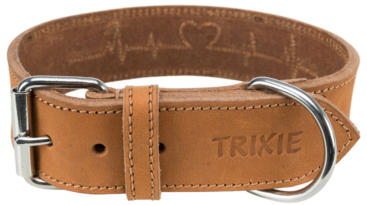 Braunes Hunde-Halsband aus Leder mit metallener Schnalle und eingeprägtem Herz-Design sowie "TRIXIE"-Schriftzug.