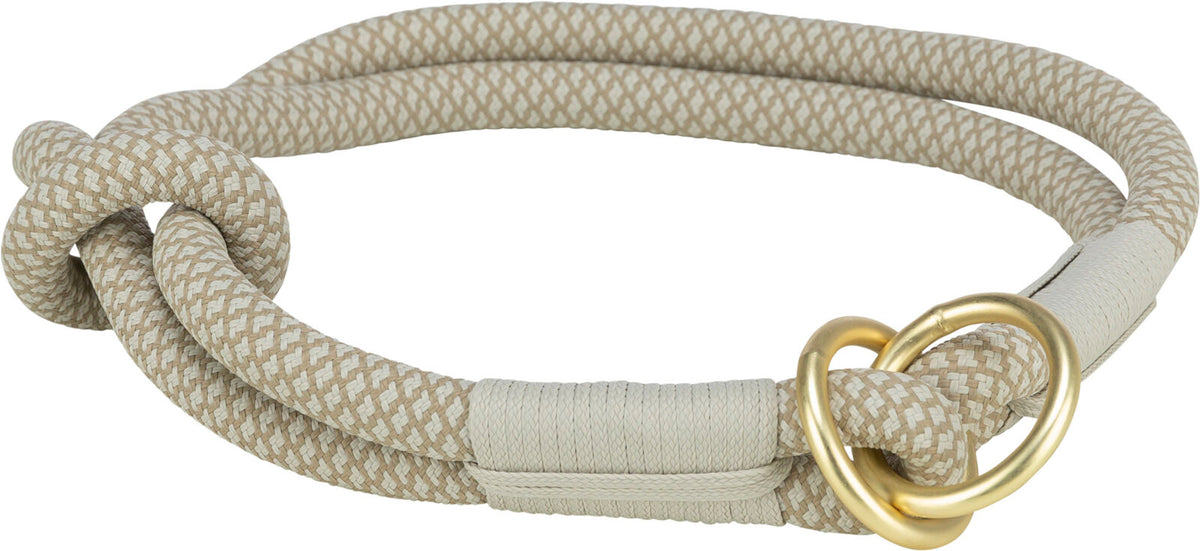 Geflochtenes Beigefarbenes und weißes Seil mit goldenem Ring und Knoten, schlichtes Design.