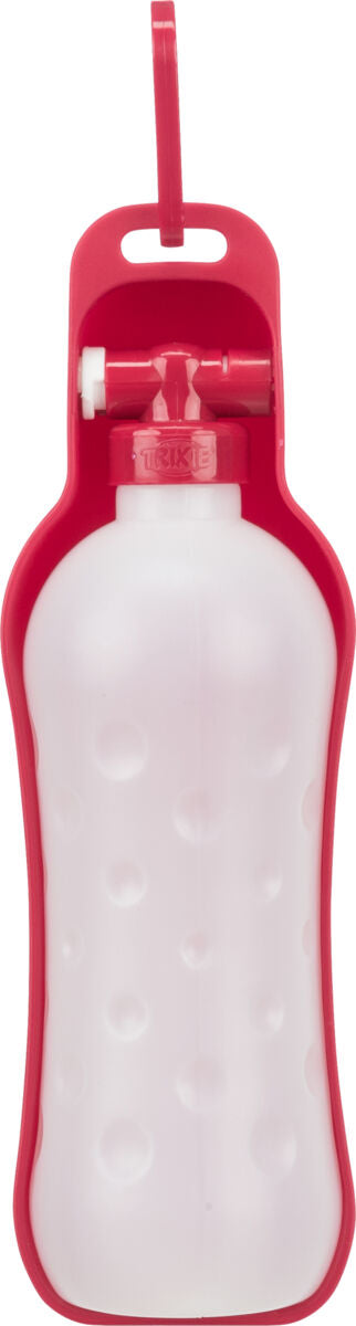 Rote Wasserflasche mit abgerundeten Kanten, weißem Behälter und integriertem Griff, Markenname sichtbar.