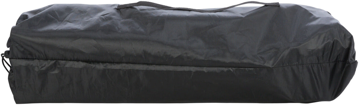 Schwarze, rechteckige Tasche aus glattem Material mit Tragegriff an der Oberseite.
