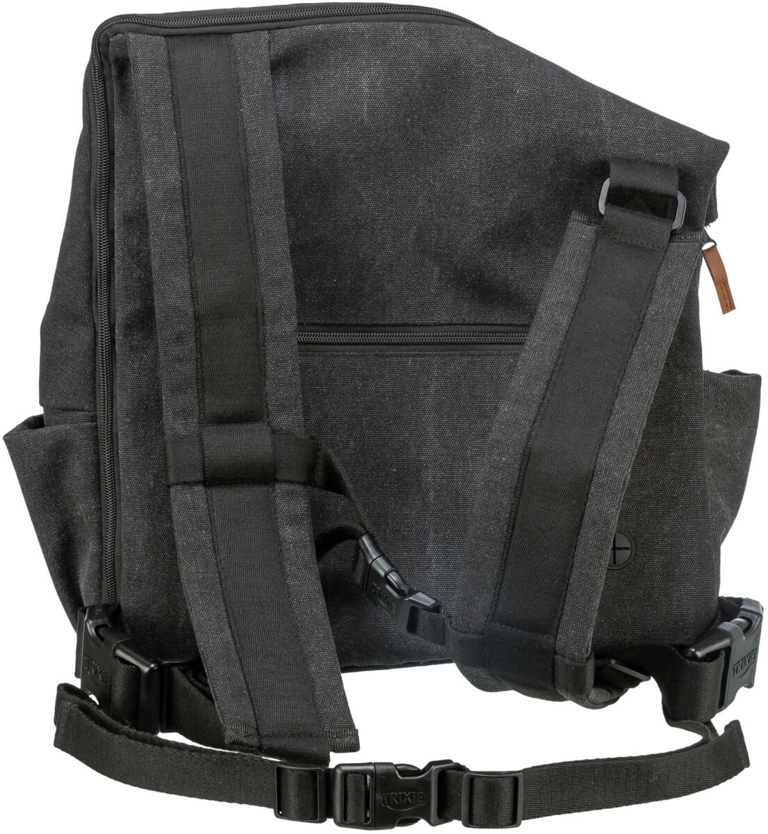 Schwarzer Rucksack mit zwei verstellbaren Schultergurten, Reißverschlussfach und Schnallen auf hellem Hintergrund.