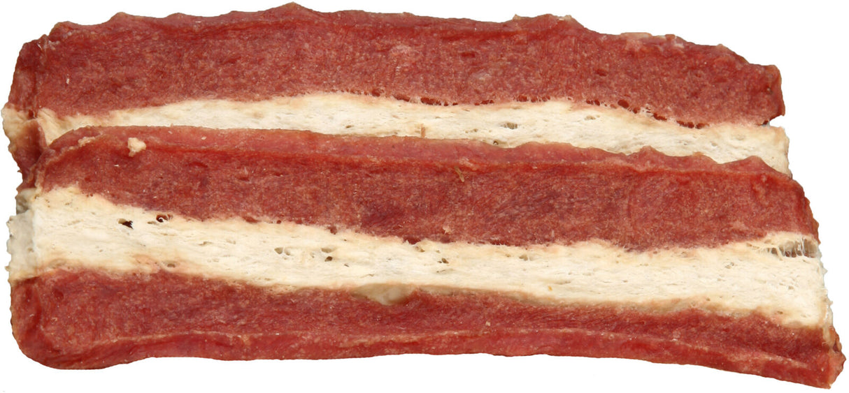 Zwei übereinander liegende Streifen in Rot und Weiß; Fleischimitat in rechteckiger Form.