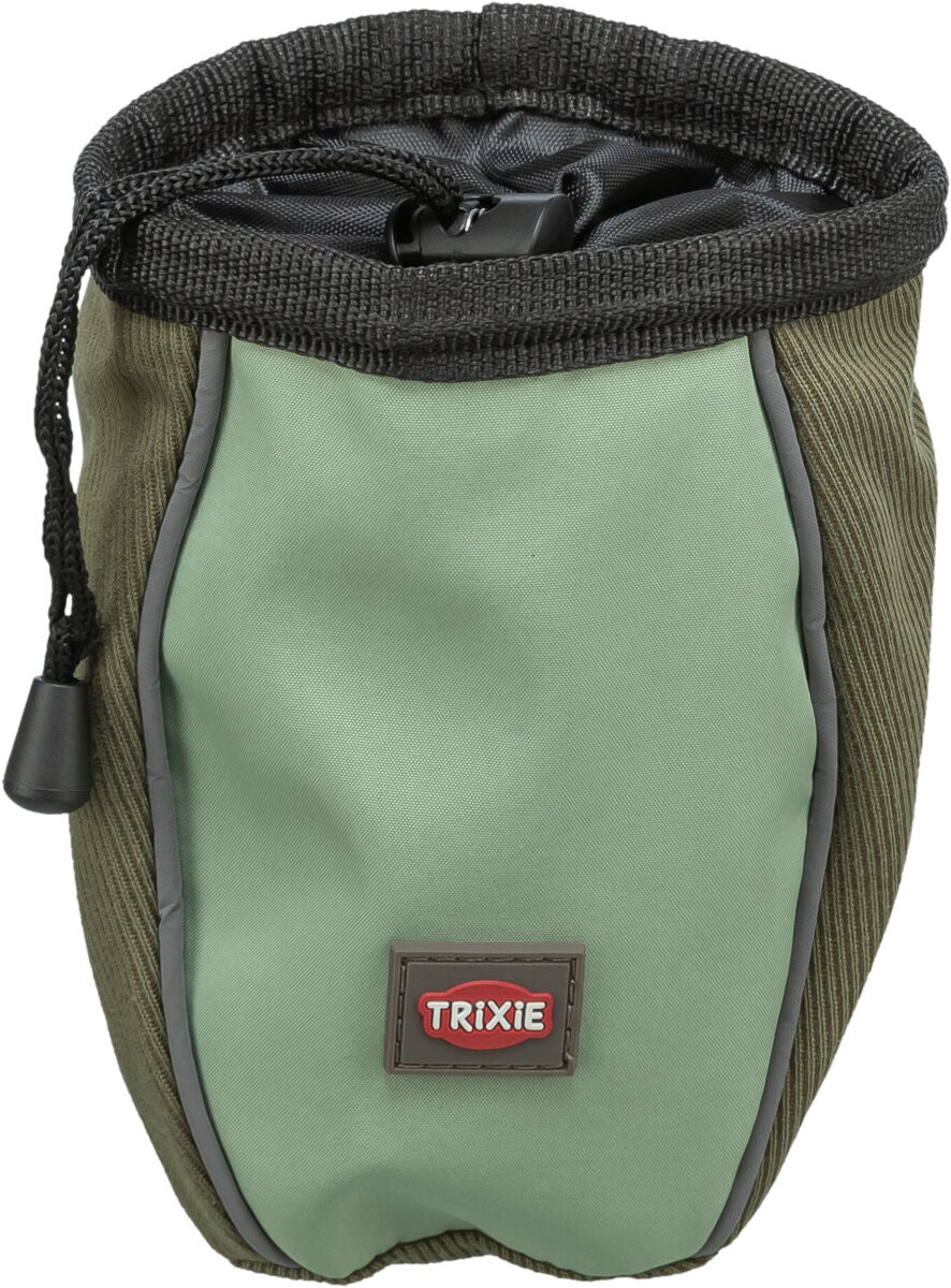 Grüne und olivfarbene Tasche mit schwarzem Rand, Kordelzug und rotem "TRIXIE"-Logo auf der Vorderseite.