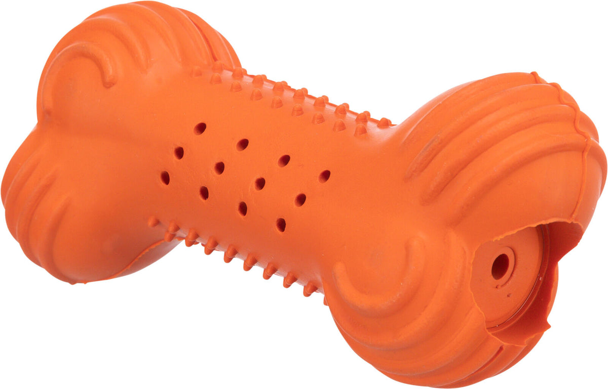 Oranges Hundespielzeug in Form eines Knochens mit Noppen und Löchern auf der Oberfläche.