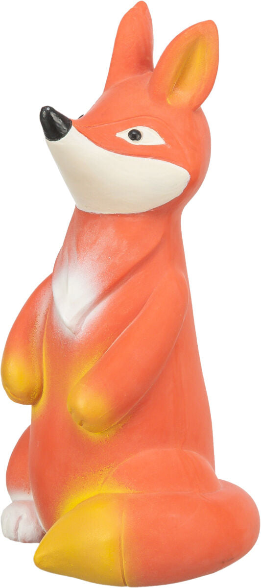 Orangefarbene, sitzende Fuchsfigur mit weißen und gelben Akzenten und aufmerksamem Gesichtsausdruck.