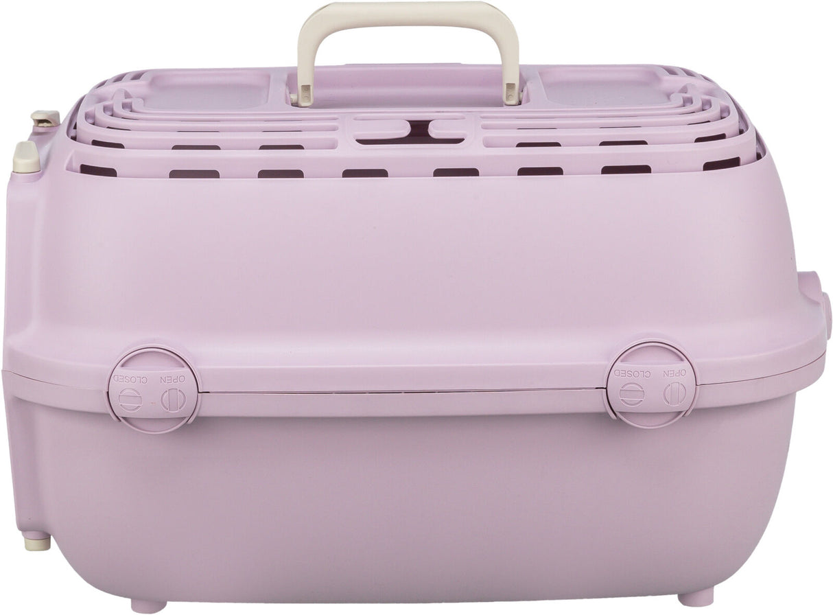 Lila Transportbox mit Griffen und Belüftungsschlitzen, runde Verschlüsse an den Seiten.