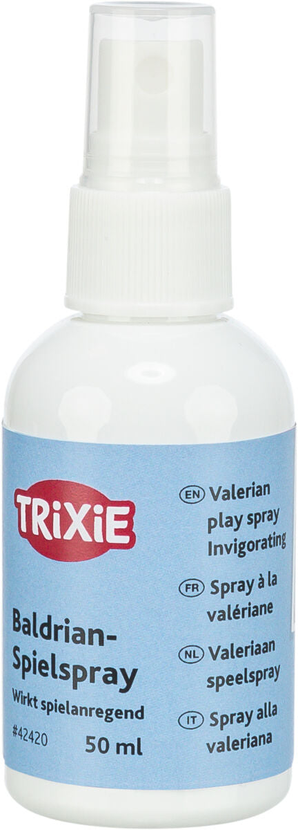 Sprühflasche mit der Aufschrift "TRIXIE Baldrian-Spielspray", in mehreren Sprachen beschriftet, 50 ml enthalten.