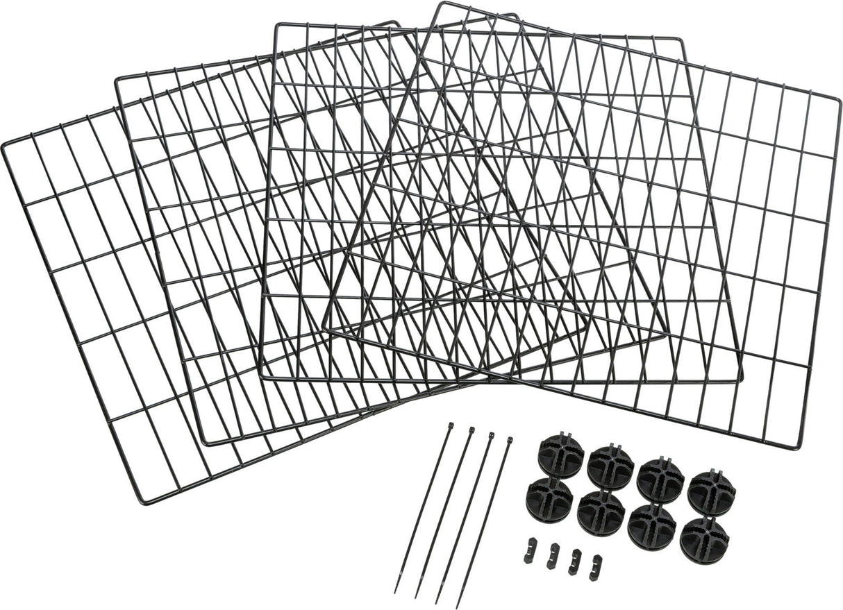 Schwarze Gitterplatten aus Metall, dazugehörige schwarze Kabelbinder und verbindende Kunststoffteile sichtbar.