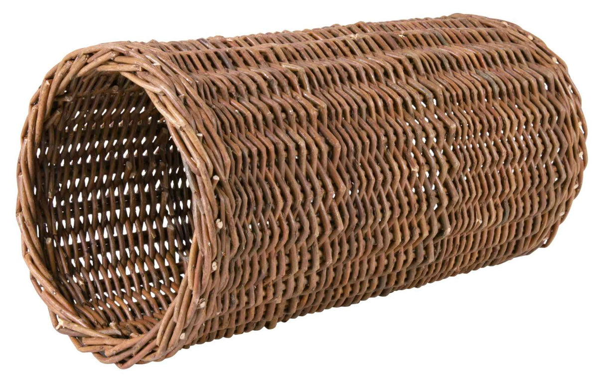 Geflochtener brauner Tunnel aus Rattan mit offener runder Form und sichtbarer Struktur von gewebten Zweigen.