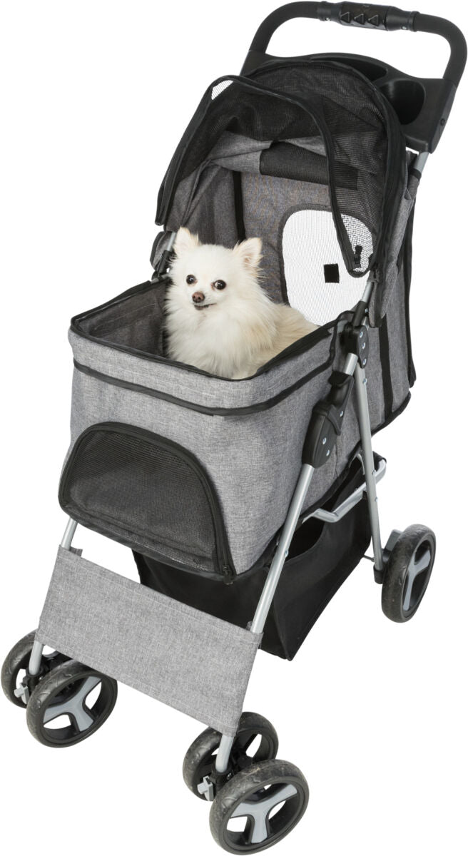 Grauer Tierkinderwagen mit vier Rädern, bequemer Griff und einem kleinen weißen Hund darin.