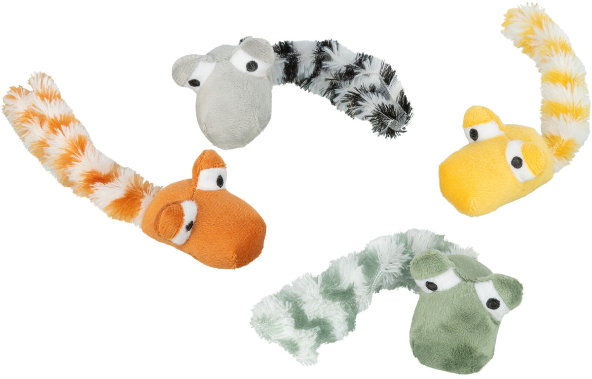 Vier bunte, plüschige Spielzeuge in Form von Schlangen mit großen Augen, jeweils in Orange, Grau, Gelb und Grün.