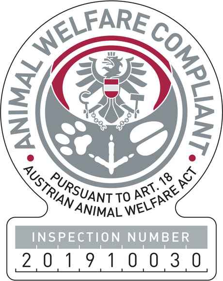 Logo mit Adler, Pfotenabdrücken, Schrift "Animal Welfare Compliant", Gesetzbezug und Inspektionsnummer 201910030.