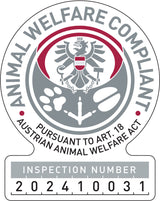 Rundes Logo mit Adler und Tierpfoten, Text "ANIMAL WELFARE COMPLIANT", Inspektionsnummer 202410031.