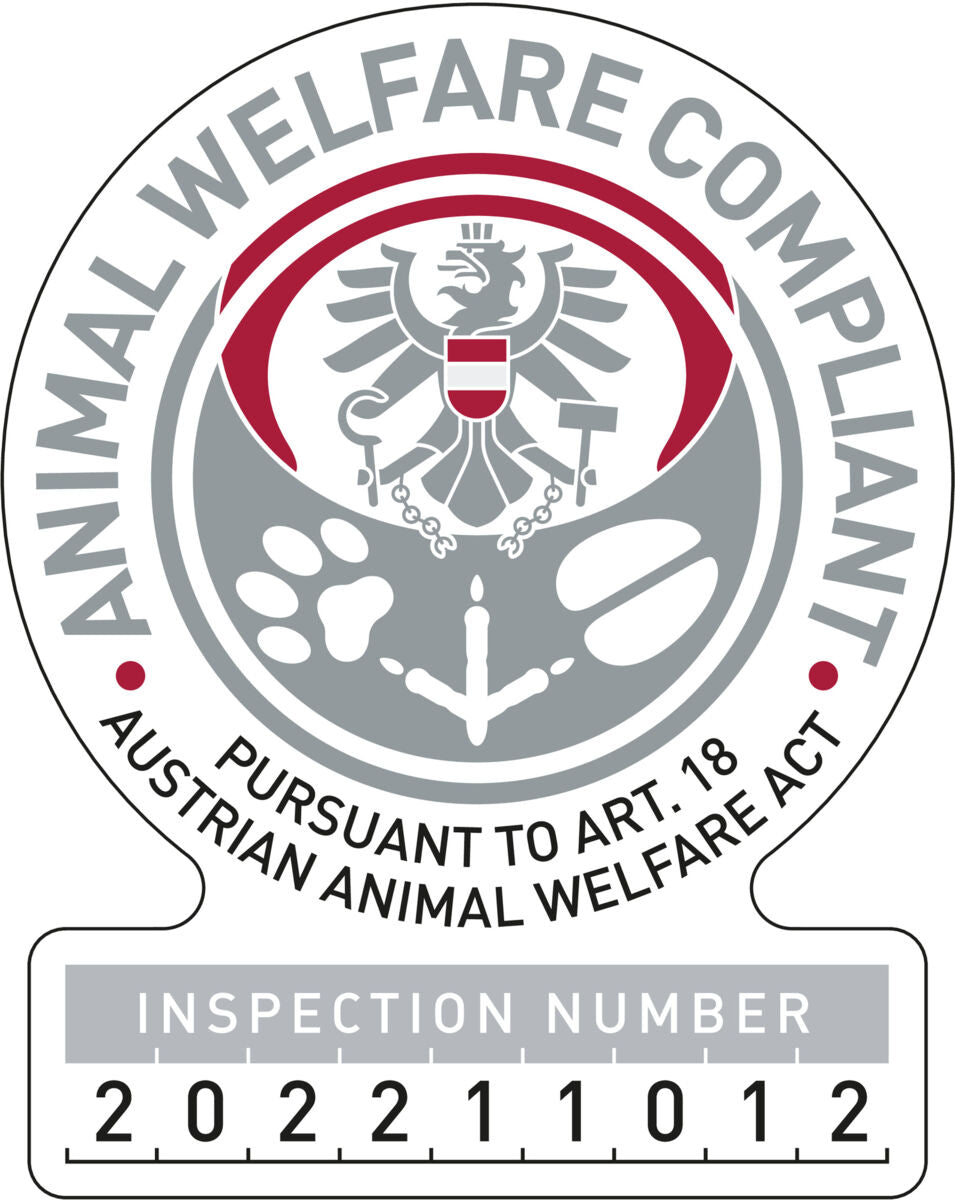 Rundes Siegel mit Adlerwappen, Schriftzug "ANIMAL WELFARE COMPLIANT", Text "PURSUANT TO ART. 18", Nummer 202211012.