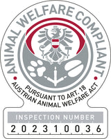 Siegel mit Adlerwappen und Schriftzug "Animal Welfare Compliant" sowie "Pursuant to Art. 18 Austrian Animal Welfare Act" und Inspektionsnummer 202310036.