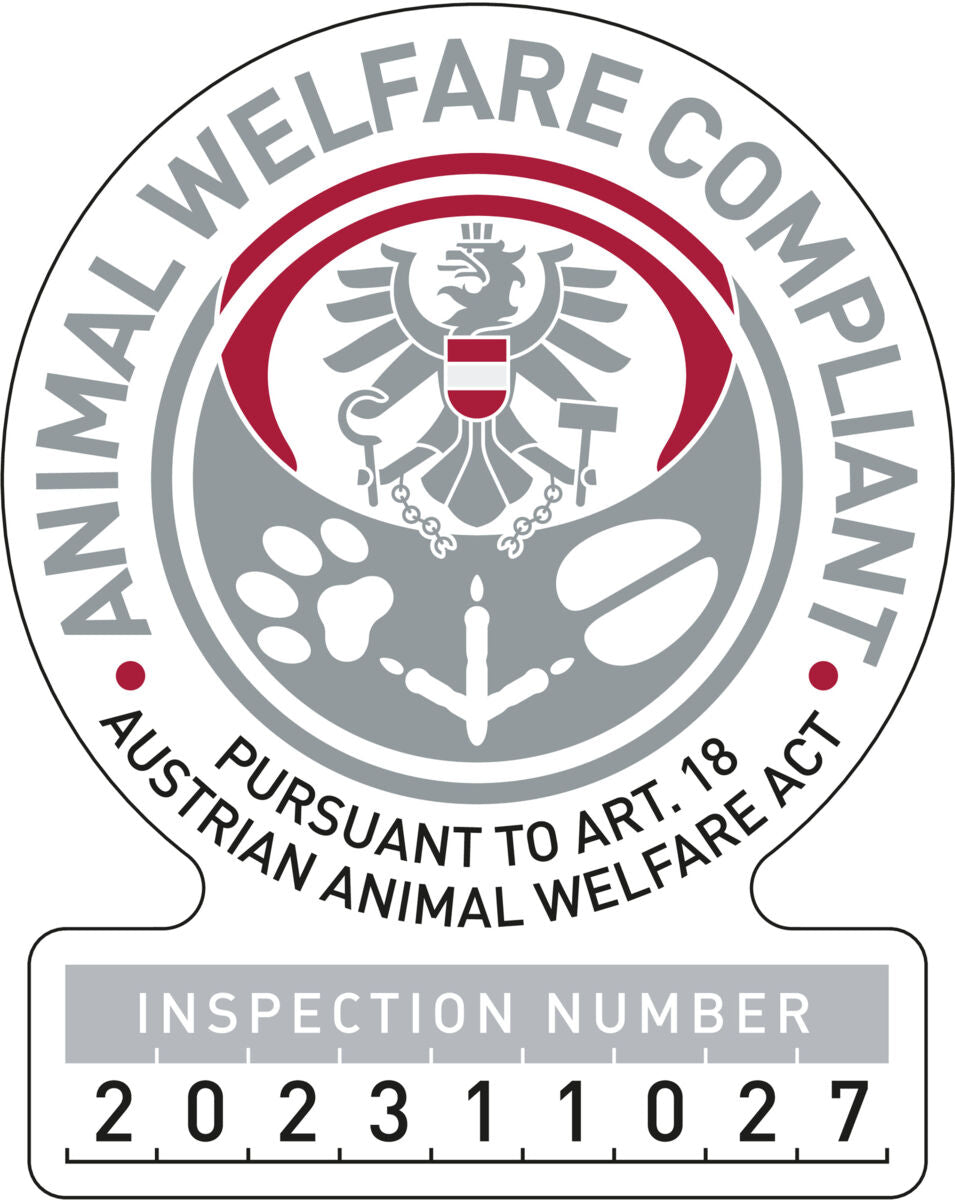 Rundes Siegel mit Adler, Text "Animal Welfare Compliant" und "Pursuant to Art. 18 Austrian Animal Welfare Act", Inspektionsnummer 202311027.