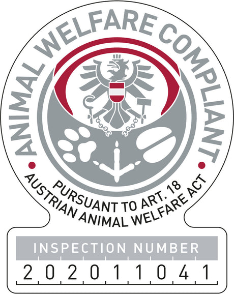 Siegel mit Text "Animal Welfare Compliant" und Inspektionsnummer 202011041, zeigt ein Wappen mit Rot, Grau und Weiß.