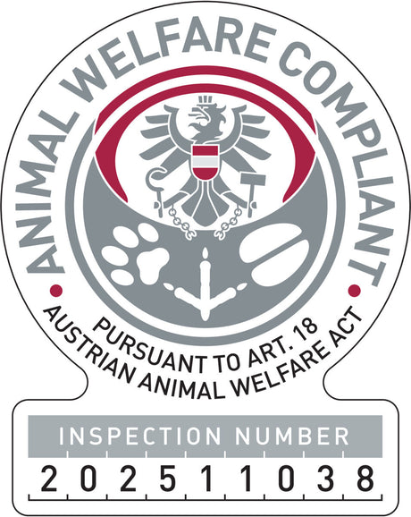 Das Bild zeigt ein Siegel mit dem Text "ANIMAL WELFARE COMPLIANT" und einer Inspektionsnummer 202511038.