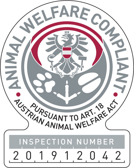 Rundes Siegel mit Adleremblem und Tierspuren, Text "Animal Welfare Compliant" und Inspektionsnummer 201912042.