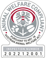 Tierwohl-Logo mit Adler, Pfotenabdruck und Text "ANIMAL WELFARE COMPLIANT" und "INSPECTION NUMBER 202212001".