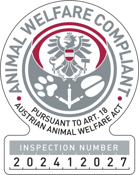 Rundes Logo mit Adler, Pfotenabdrücken und Text "Animal Welfare Compliant" und "Inspection Number 202412027".