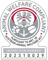 Ein Siegel mit dem Text "ANIMAL WELFARE COMPLIANT" und "AUSTRIAN ANIMAL WELFARE ACT," zeigt einen Adler und Inspektionsnummer 202310029.