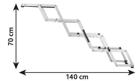 Silberfarbene Teleskopleiter mit schwarzen Details, ausgezogen auf 70 cm Höhe und 140 cm Breite.