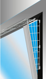 Silberner Rahmen mit blauem Glas und silbernem Gitter an der Seite, vor grauem Hintergrund.