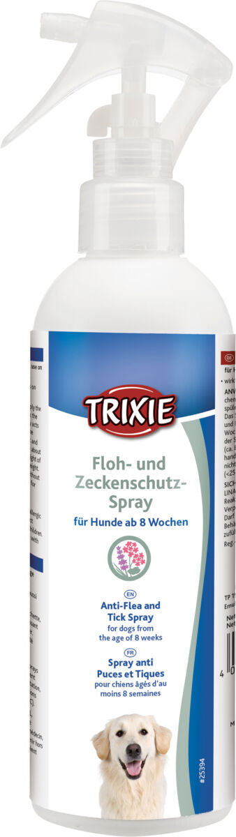 Transparente Sprühflasche mit Etikett, darauf der Text "Floh- und Zeckenschutz-Spray für Hunde ab 8 Wochen".