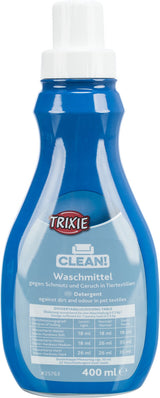 Blauer Waschmittelbehälter mit weißem Verschluss, Aufschrift "TRIXIE CLEAN!" und Dosiertabelle, 400 ml.