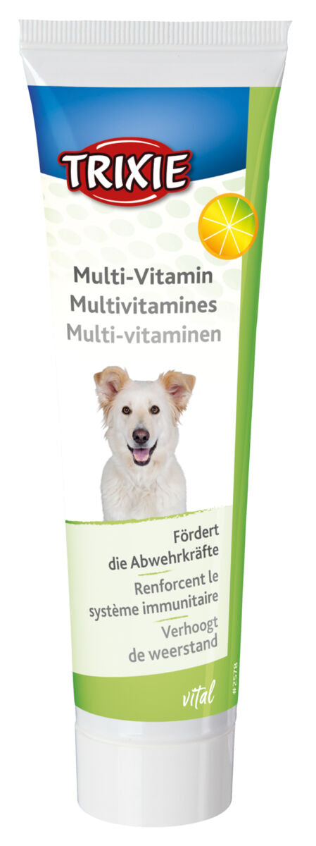 Weiße Tube mit grünem Etikett, darauf "TRIXIE Multi-Vitamin", Bild von einem Hund, fördert Abwehrkräfte.