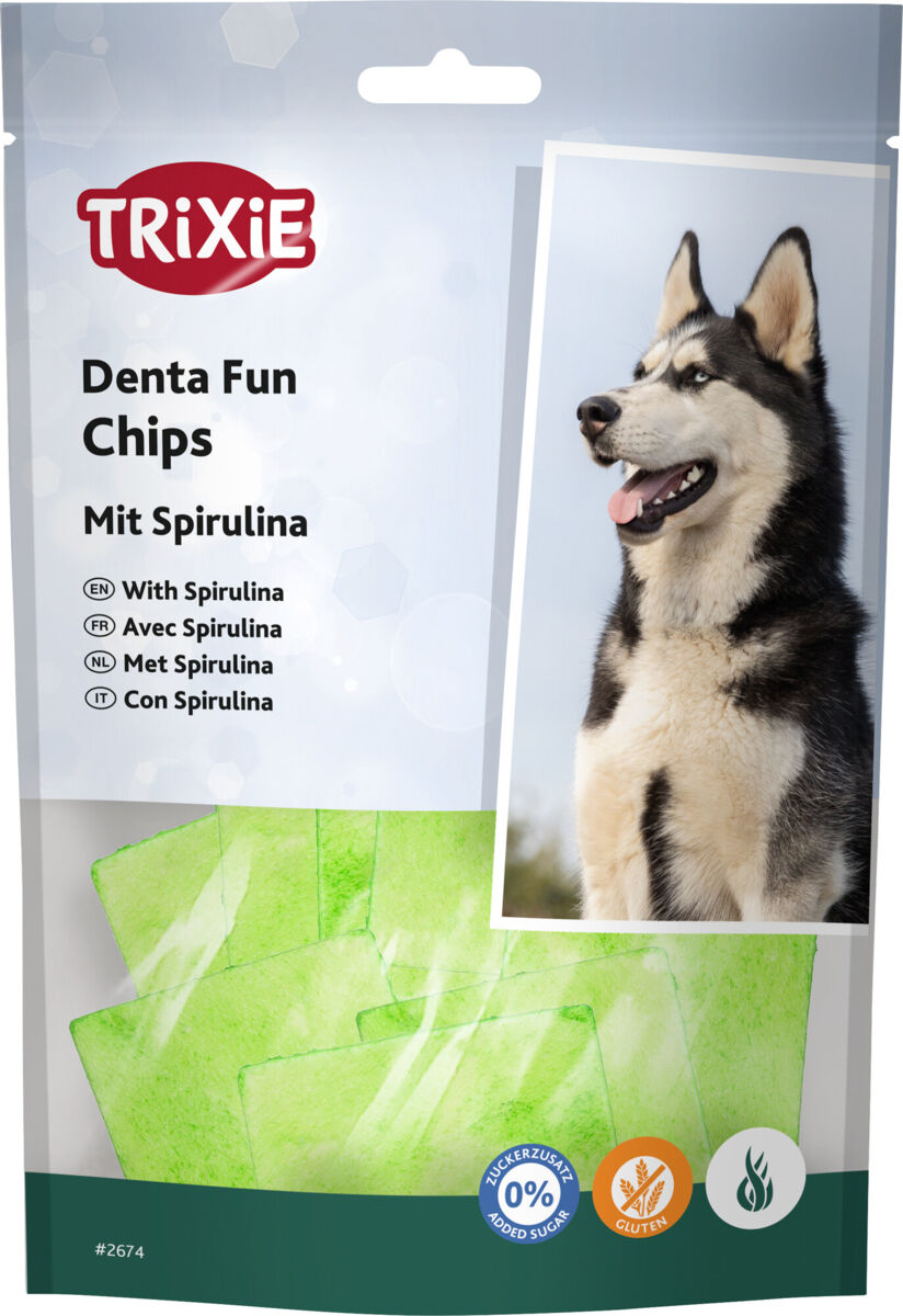 Verpackung von Hundesnacks mit Spirulina, Markenname oben links, Bild eines Hundes rechts, grüne Chips unten sichtbar.