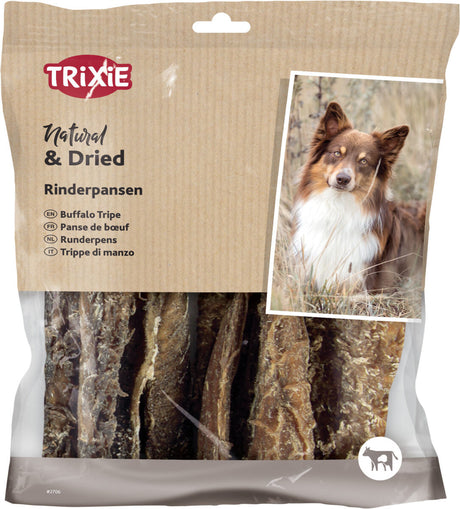 Verpackung von Trixie Natural &amp; Dried Rinderpansen mit Hundebild auf braunem Hintergrund.
