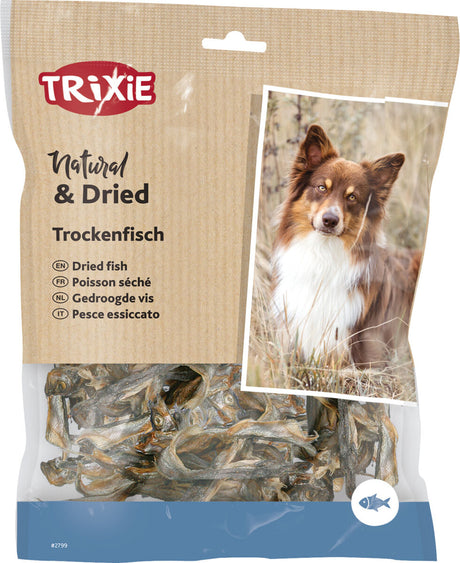 Verpackung mit getrocknetem Fisch, Markenname "Trixie", Bild eines Hundes, mehrsprachige Beschriftung.