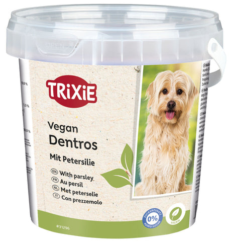 Ein Verpackungsbehälter mit der Aufschrift "TRIXIE Vegan Dentros Mit Petersilie" und dem Bild eines Hundes.