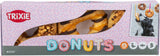 Hundeleckerli in Donutform in bunter Verpackung mit Logo "Trixie" und Bild eines Hundes, der Donut frisst.