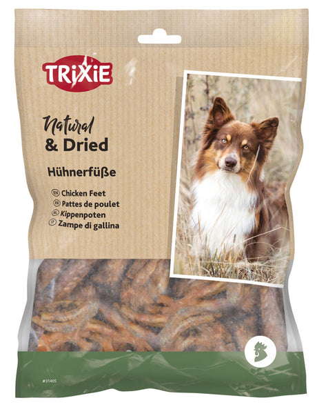 Eine Tüte mit getrockneten Hühnerfüßen, Markenname "Trixie", zeigt auf der Verpackung die Abbildung eines Hundes.