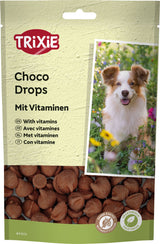 Verpackung von Trixie Choco Drops für Hunde mit Bild eines lächelnden Hundes, braunen Leckerlis und Vitaminen.