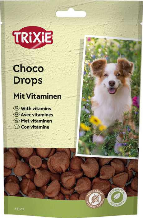 Verpackung von Trixie Choco Drops für Hunde mit Bild eines lächelnden Hundes, braunen Leckerlis und Vitaminen.