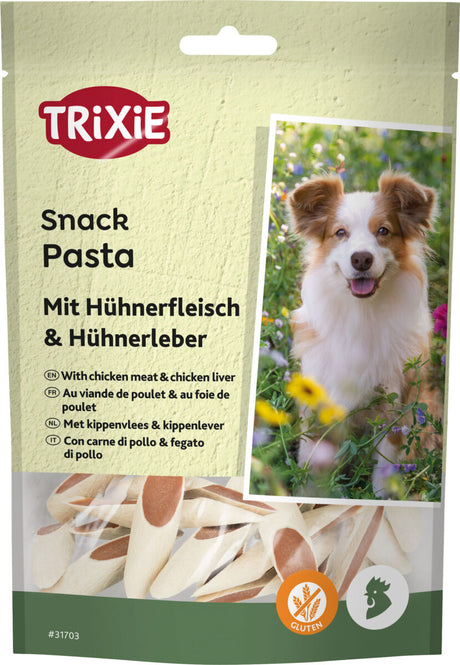 Hundesnack-Verpackung mit "TRIXIE" Logo, enthält Pasta mit Hühnerfleisch und Hühnerleber; Bild eines Hundes.