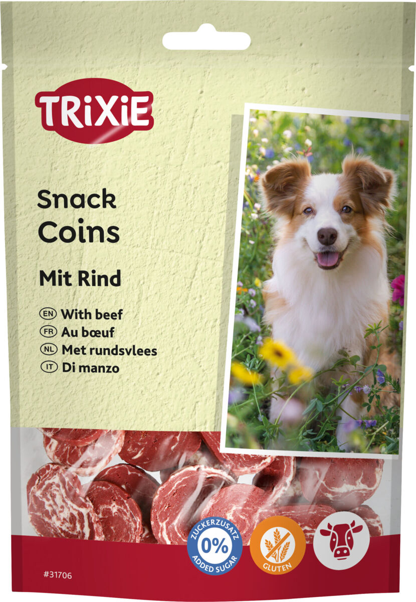 Eine Verpackung mit der Aufschrift "Trixie Snack Coins mit Rind" zeigt Snacks und ein Hundebild, sie ist zuckerfrei und glutenfrei.