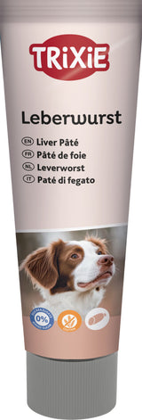 Eine hellbraune Tube mit grauem Deckel zeigt die Aufschrift "TRIXIE Leberwurst" und ein Bild eines Hundes.