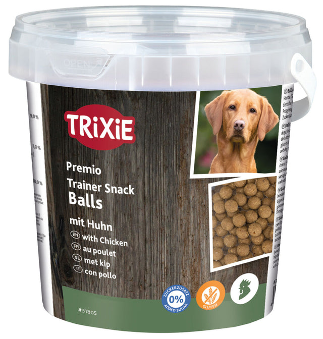 Hundesnack-Eimer mit braunen Bällchen, Aufschrift "TRIXIE Premio Trainer Snack Balls mit Huhn", Foto eines Hundes.