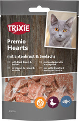 Verpackung von Trixie Premio Hearts mit Entenbrust und Seelachs, zeigt ein Bild einer grauen Katze und herzförmige Snacks.