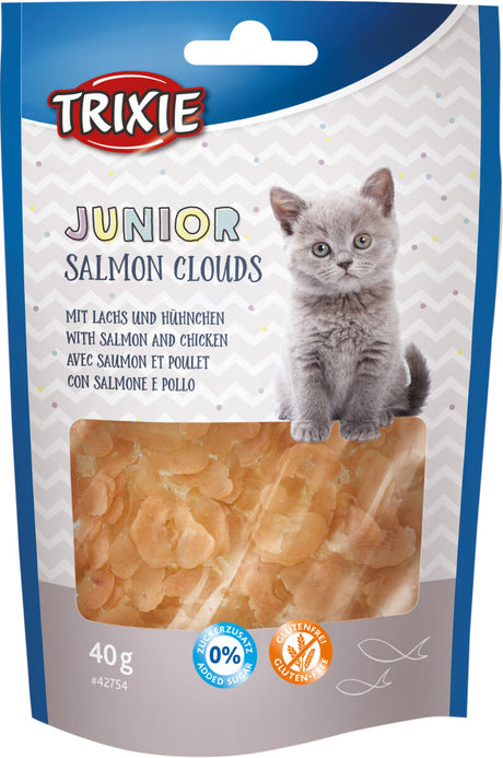 Verpackung von „Trixie Junior Salmon Clouds“ mit Katzenmotiv, 40g, zuckerfrei und glutenfrei, Lachs und Hühnchen.