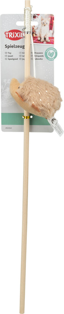Katzenspielzeug aus Holzstab mit beigem Plüsch, Katzenminze enthalten, beige Plüschform mit gestickten Details.