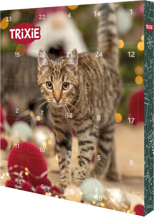 Ein Adventskalender zeigt eine Katze vor einer weihnachtlichen Kulisse mit Lichtern und Kugeln, Markenname oben links.