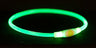 Grüner leuchtender Ring auf dunklem Hintergrund, mit einem weißen Verschluss und einem kleinen Symbol darauf.