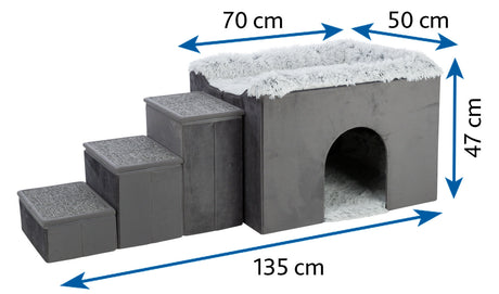 Graue Stufenstruktur mit Drei-Stufen-Design und pelziger Höhle, Maße: 135 cm Länge, 70 cm Breite, 47 cm Höhe.